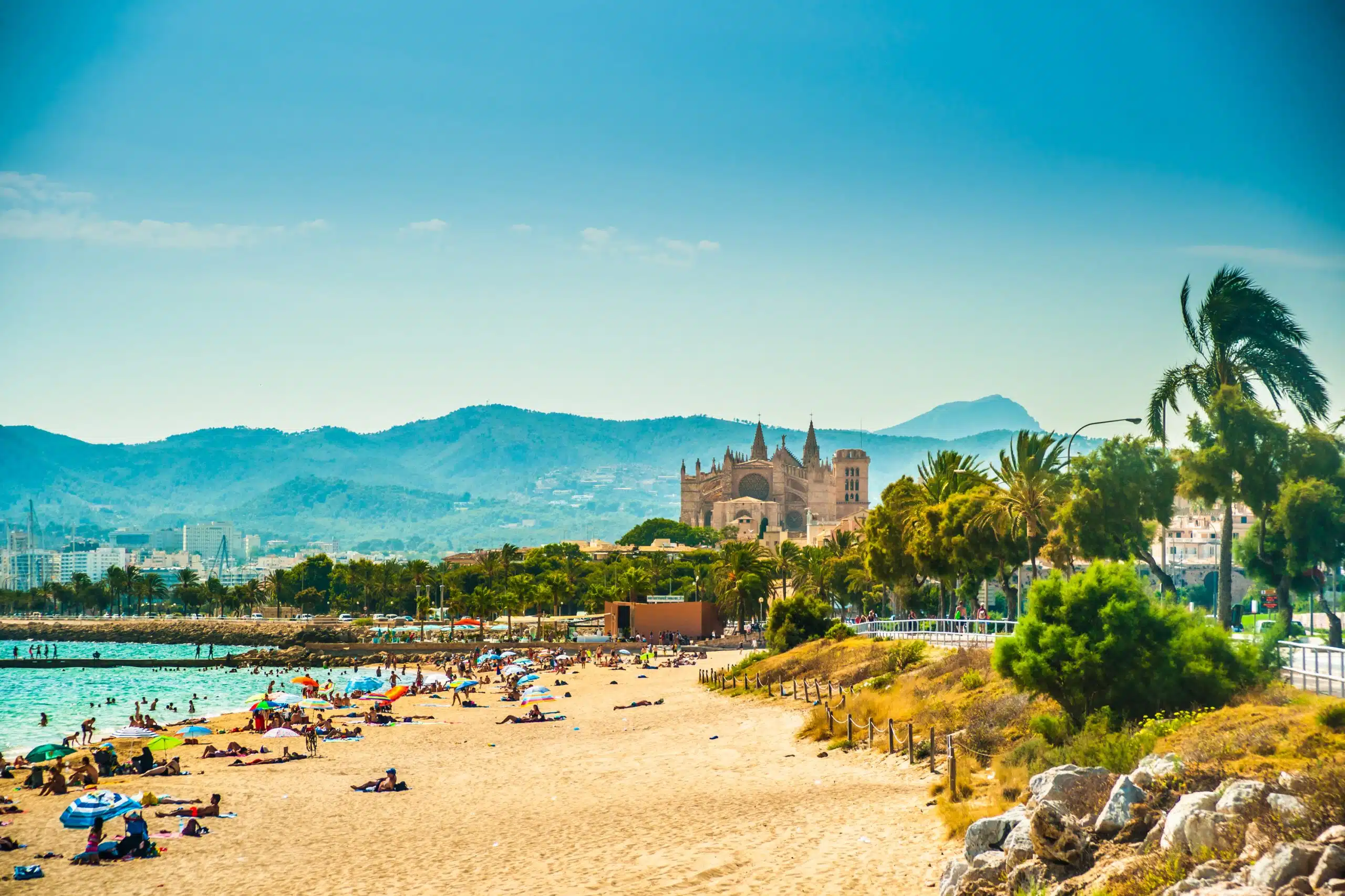 View,Of,The,Beach,Of,Palma,De,Mallorca,With,People